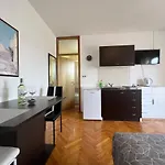 Apartment House Roca *