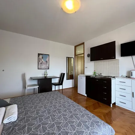 House Roca Apartment *