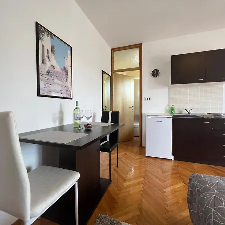 House Roca Apartment *